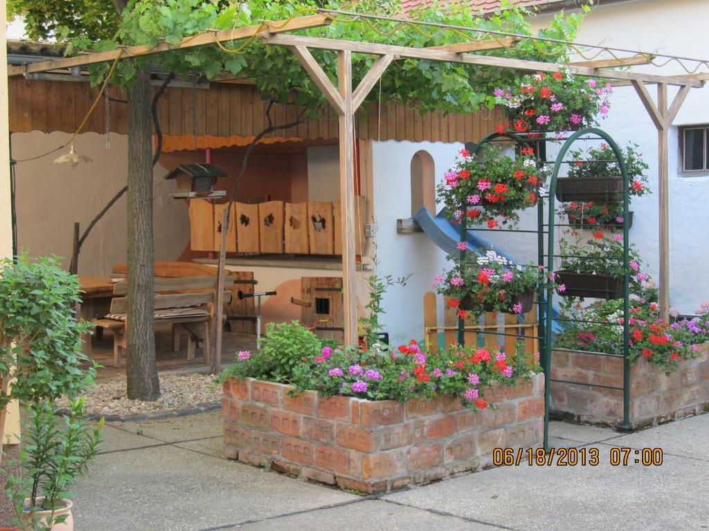 Apartmán Haus Resi Staatz Exteriér fotografie