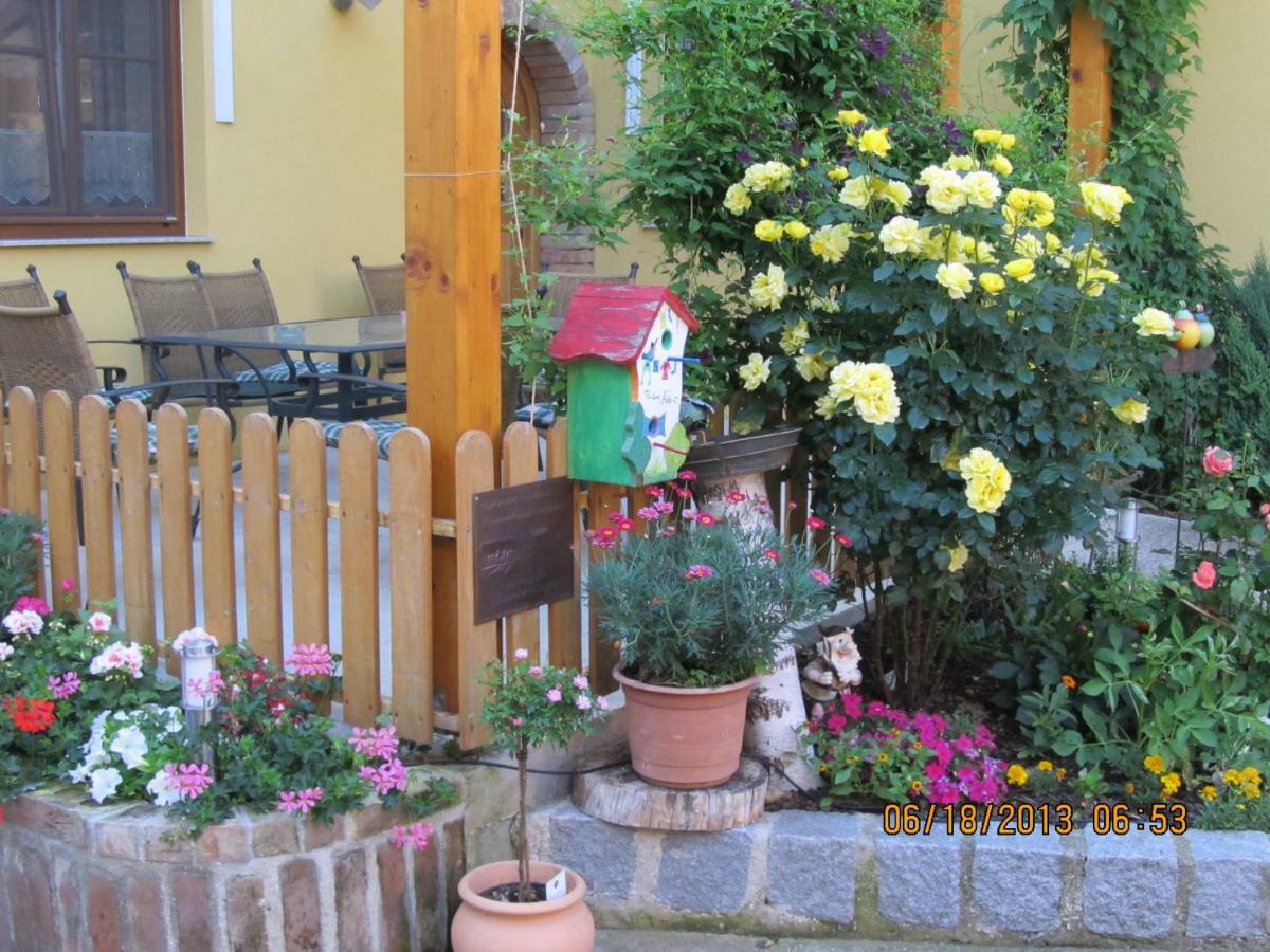 Apartmán Haus Resi Staatz Exteriér fotografie