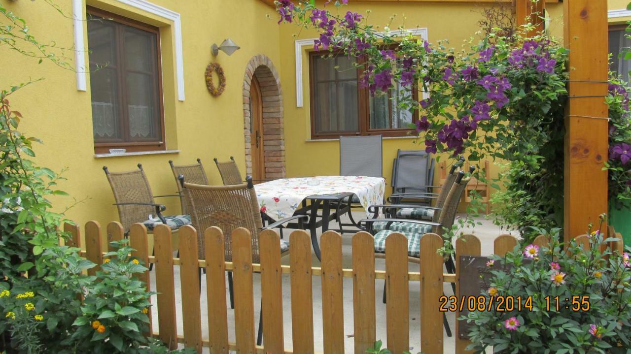 Apartmán Haus Resi Staatz Exteriér fotografie